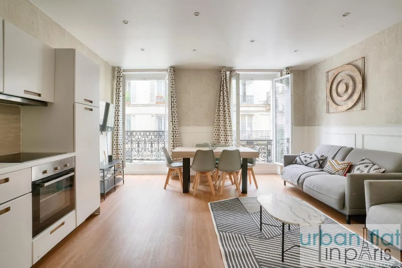 23 - Charming 3Bdr Parisian Apartment In Montorgueil