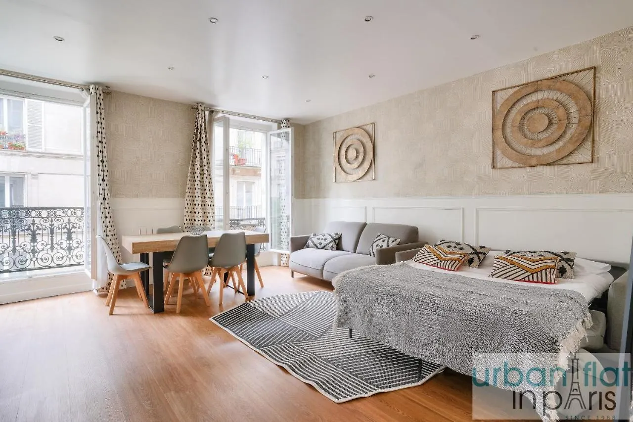 23 - Charming 3Bdr Parisian Apartment In Montorgueil
