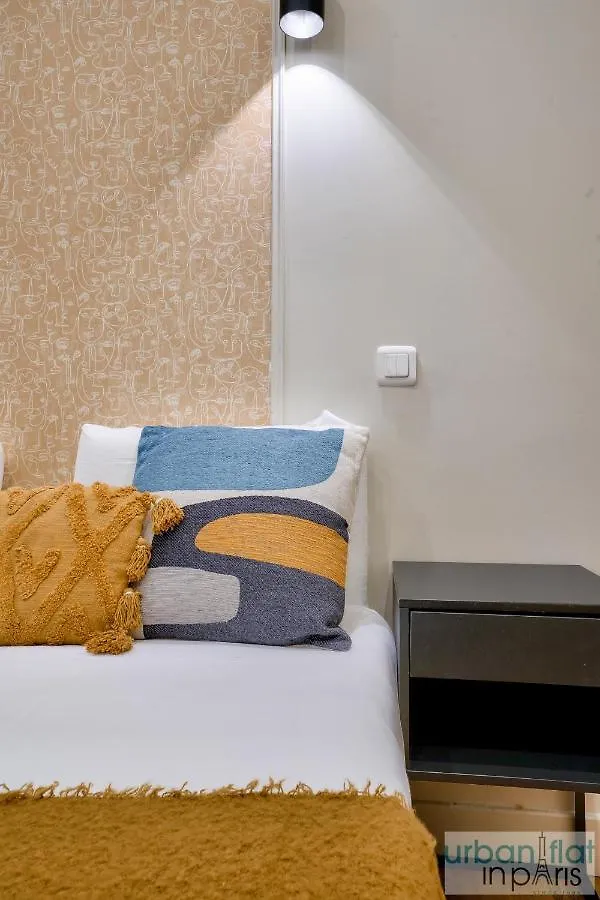 23 - Charming 3Bdr Parisian Apartment In Montorgueil