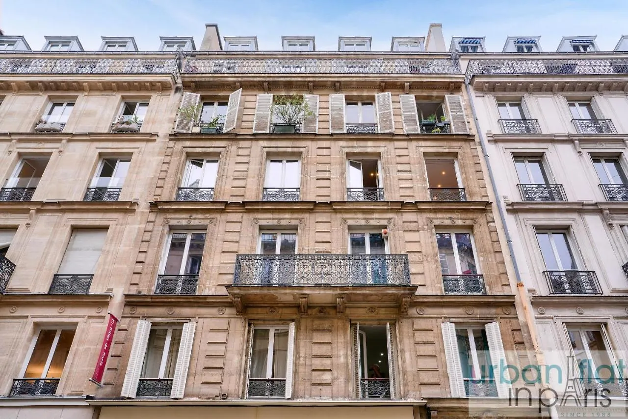 23 - Charming 3Bdr Parisian Apartment In Montorgueil