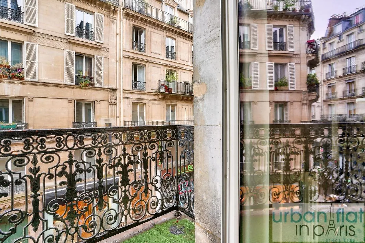 23 - Charming 3Bdr Parisian Apartment In Montorgueil